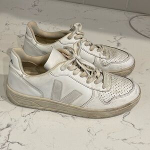 Authentic Veja v10 sneakers US 8
